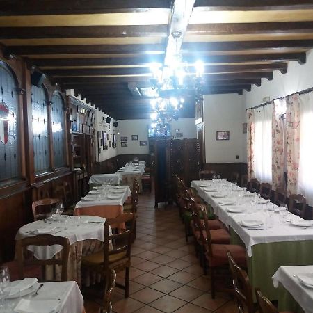Hostal Los Galgos Yepes ภายนอก รูปภาพ