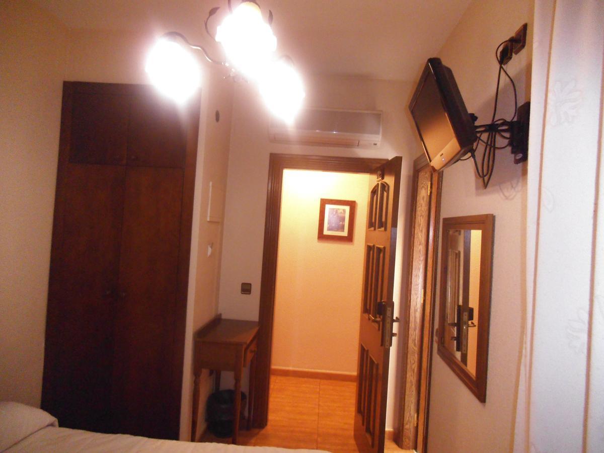 Hostal Los Galgos Yepes ภายนอก รูปภาพ