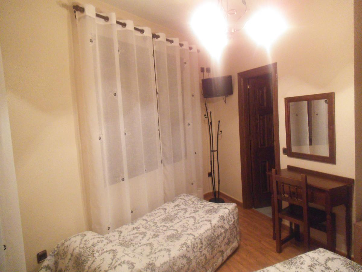 Hostal Los Galgos Yepes ภายนอก รูปภาพ
