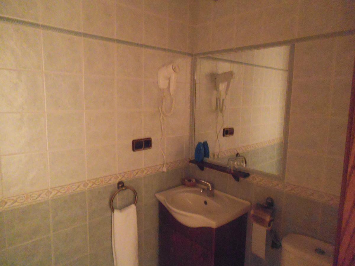 Hostal Los Galgos Yepes ภายนอก รูปภาพ