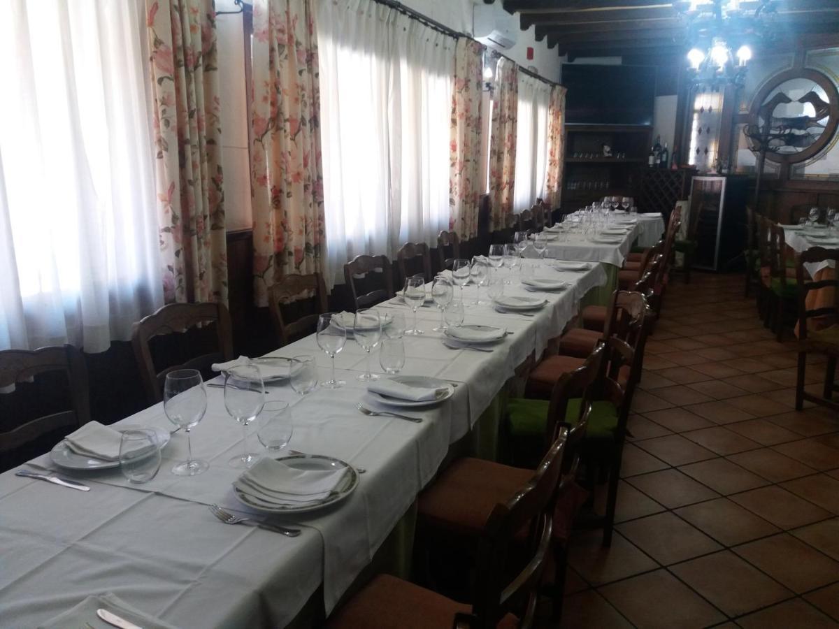 Hostal Los Galgos Yepes ภายนอก รูปภาพ
