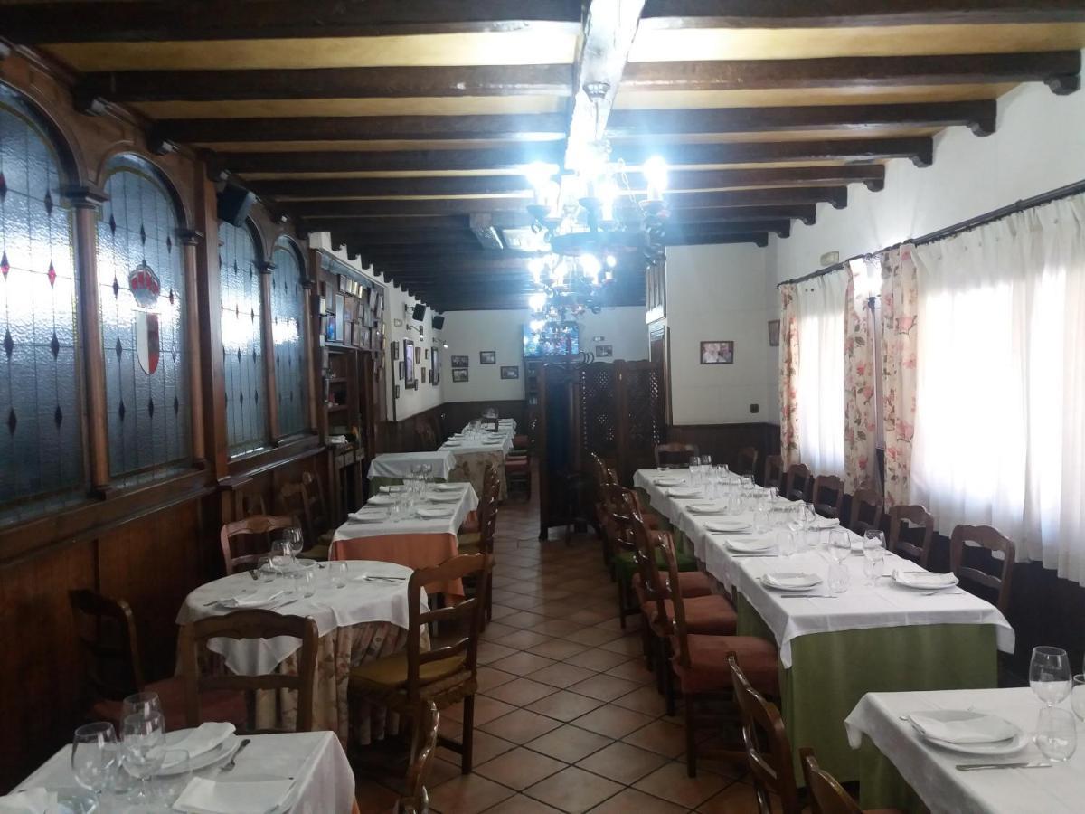 Hostal Los Galgos Yepes ภายนอก รูปภาพ
